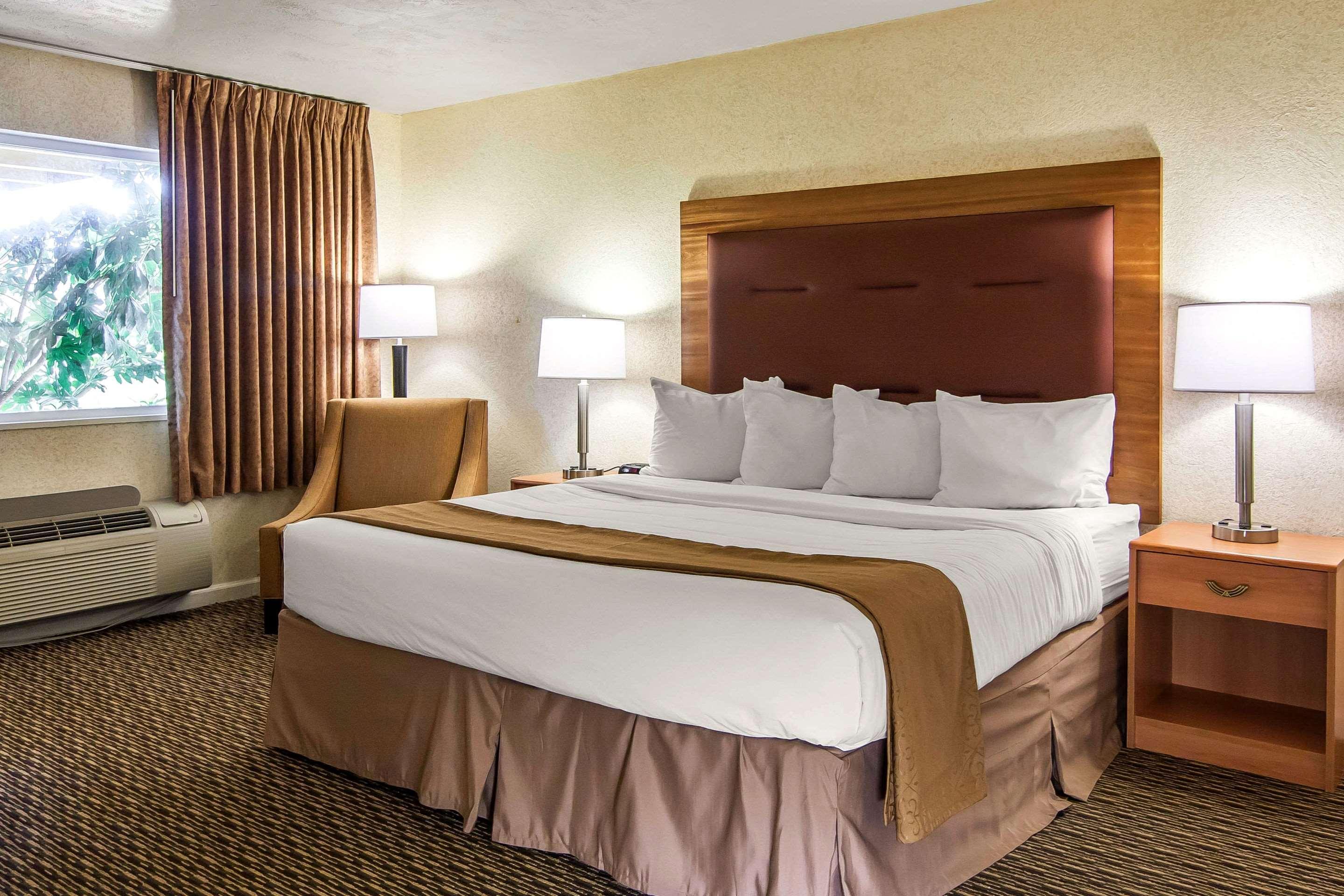 Quality Inn & Suites At Coos Bay North Bend Esterno foto