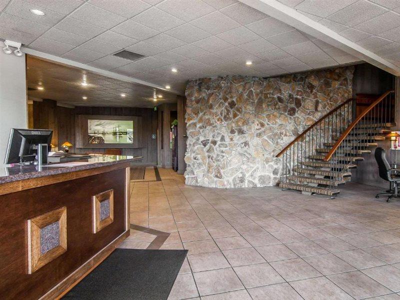 Quality Inn & Suites At Coos Bay North Bend Esterno foto