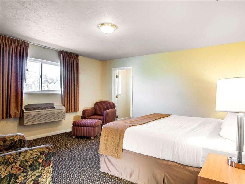 Quality Inn & Suites At Coos Bay North Bend Esterno foto